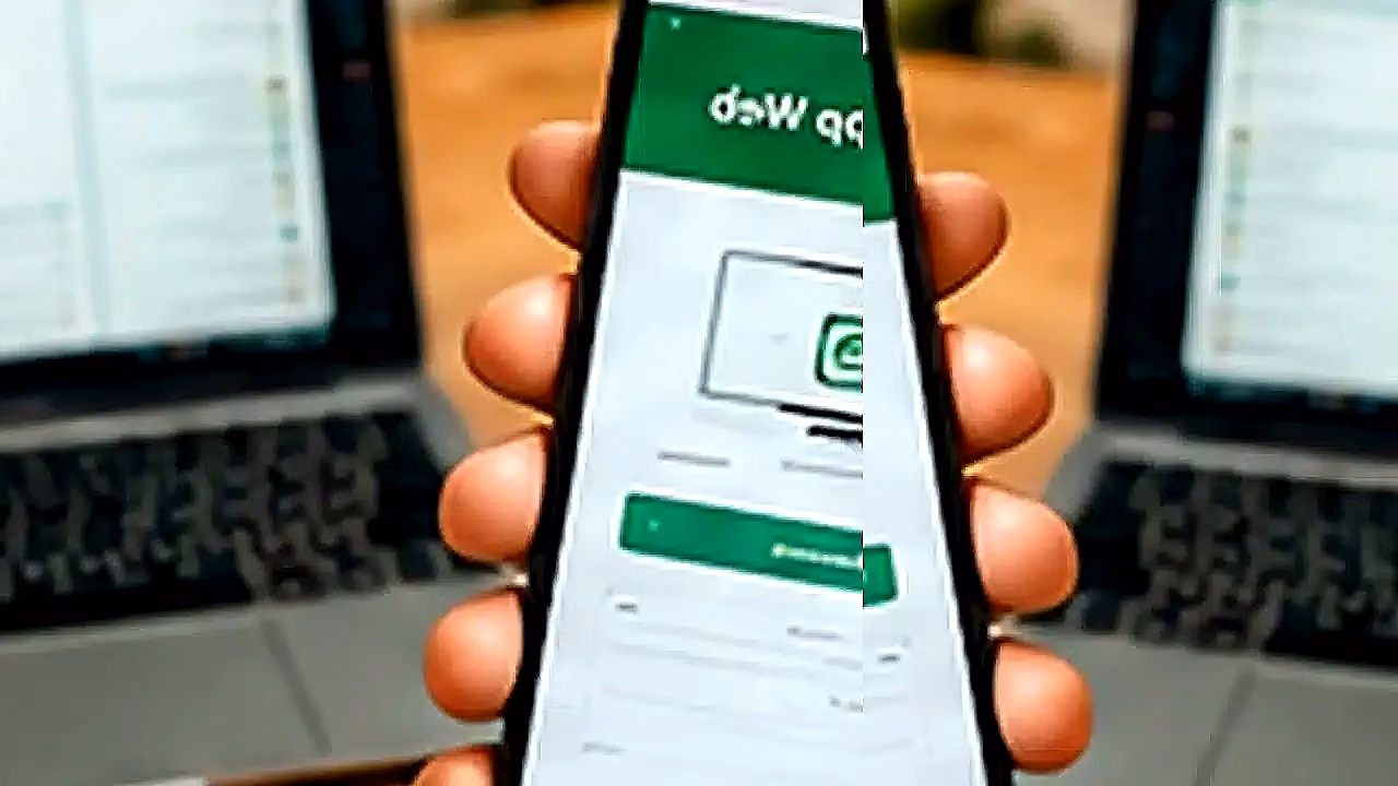Uso de WhatsApp Web en escritorio y teléfono en Colombia
