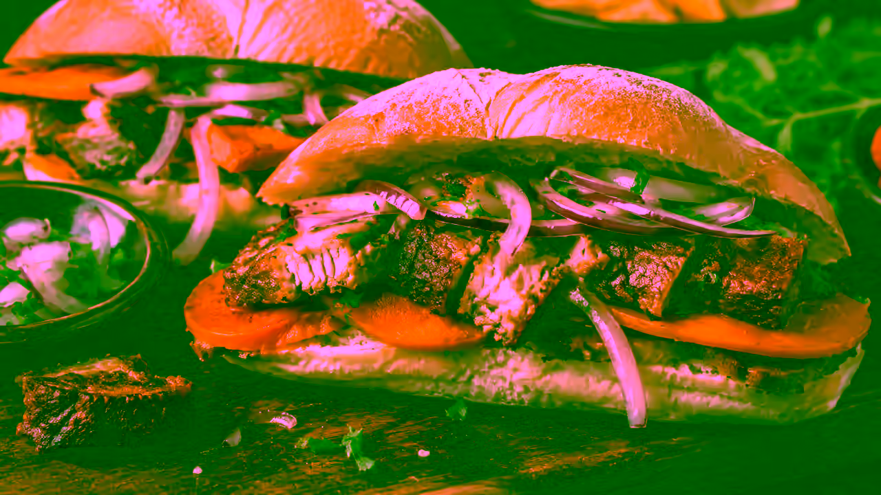 Pan con chicharrón en España: receta y claves de montaje: recurso visual editorial para España