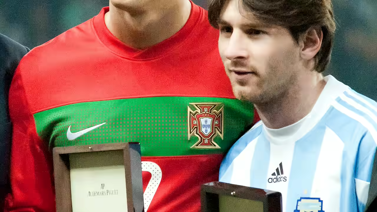 Maradona o Messi en una escena histórica de selección