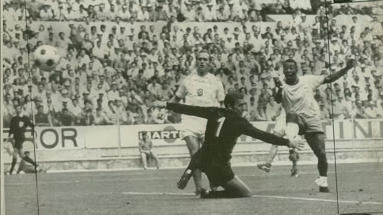 Fotografía histórica real de una etapa decisiva del fútbol