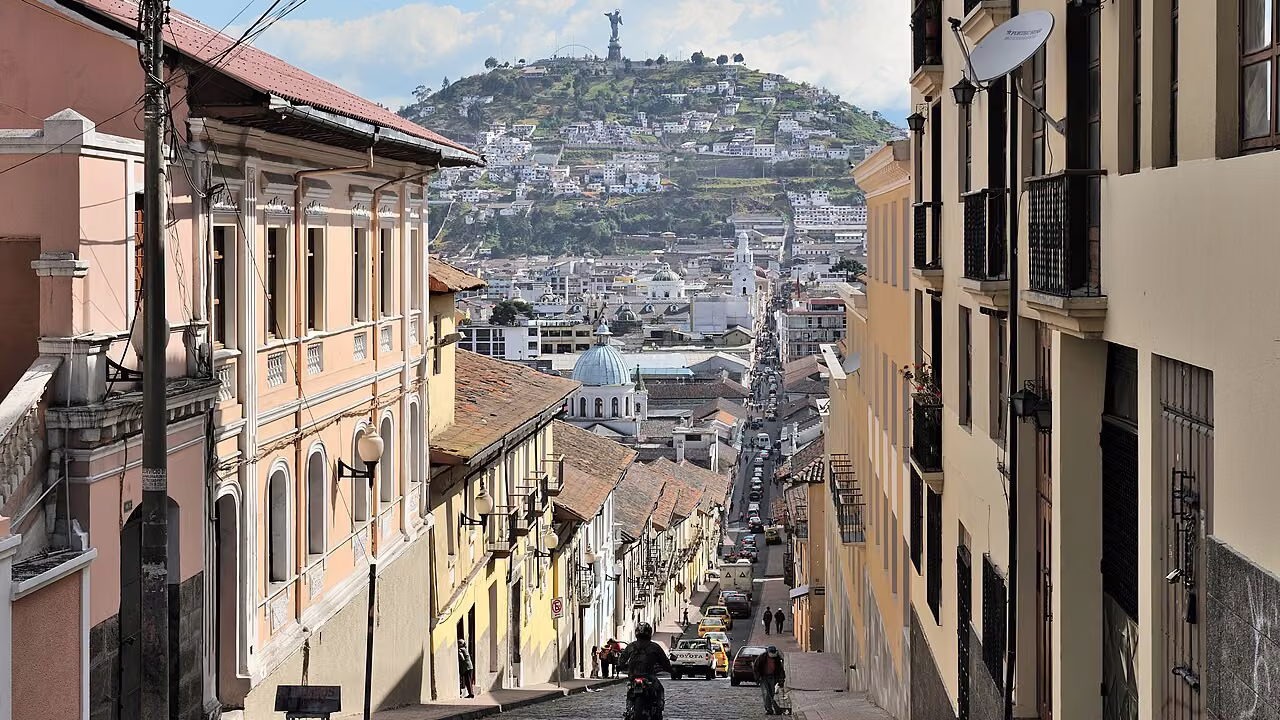 Calle García Moreno, Quito. Fotografía de contexto urbano.