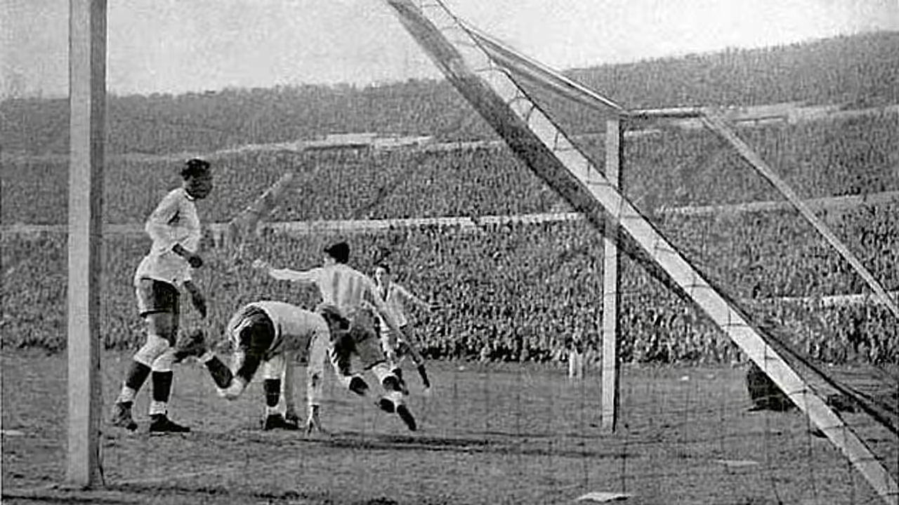 Fotografía histórica real de una etapa decisiva del fútbol